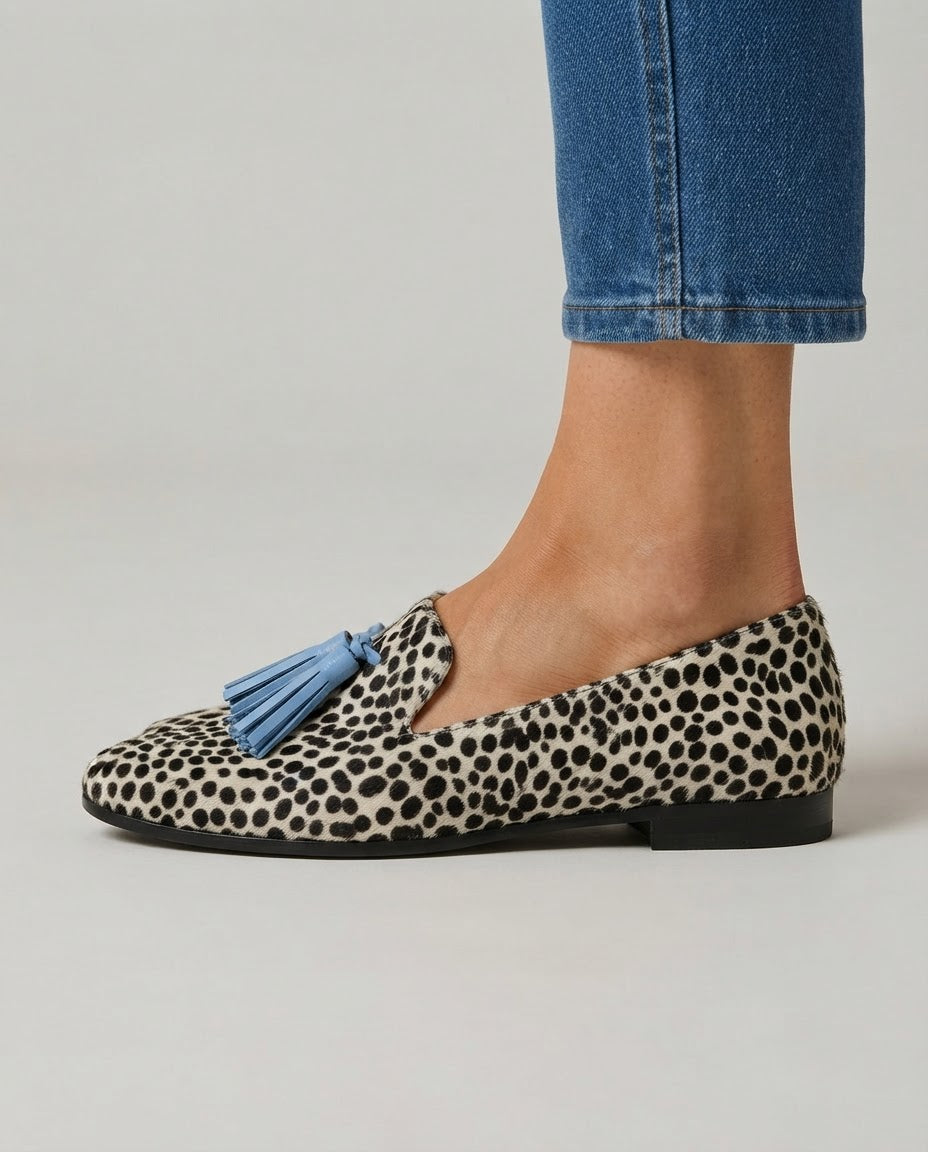 Mafalda | Mocassino Leopardato Bianco e Nero con Nappine Azzurre
