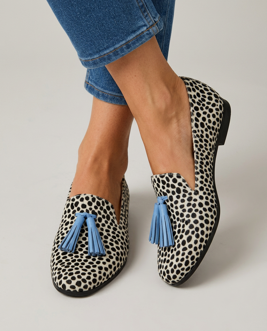 Mafalda | Mocassino Leopardato Bianco e Nero con Nappine Azzurre